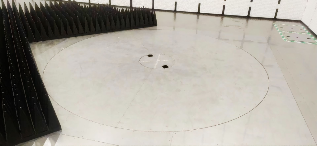 High-precision turntable with ±0.1° accuracy, fast movement, high load-bearing capacity, modular assembly, and extra-large diameter